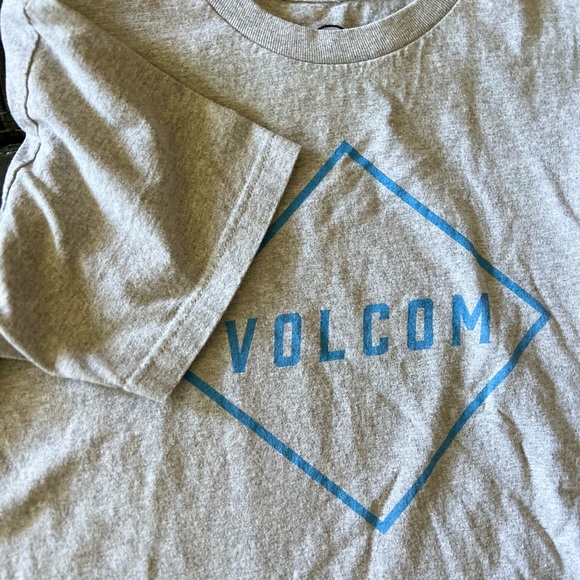 Boys Volcom Tee. Excellent condition. Smoke free home - Picture 4 of 4